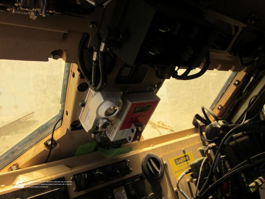 Детали интерьера Oshkosh M-ATV 2009 года  (фото 384 из 676)